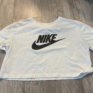 Nike Cropped Tee
